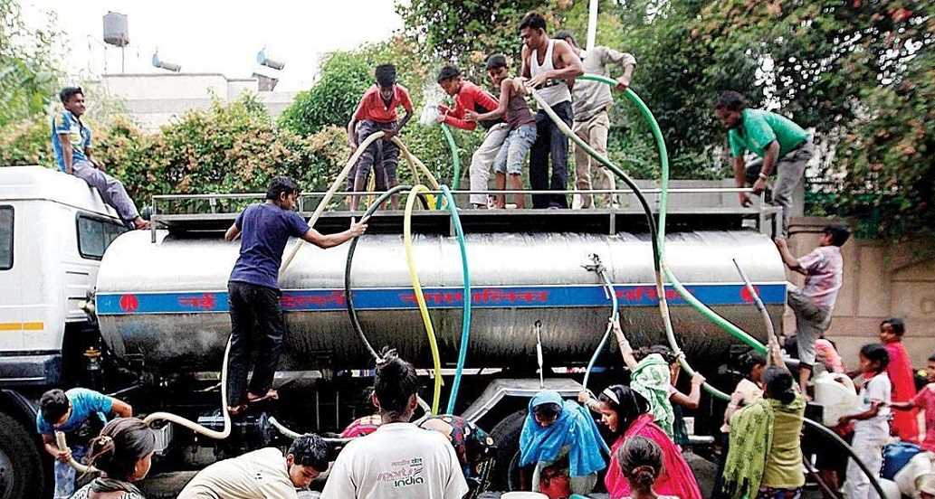 ‘अब आत्महत्या के अलावा कोई चारा नहीं’, दिल्ली में पानी संकट से जूझ रहे लोगों का आक्रोश